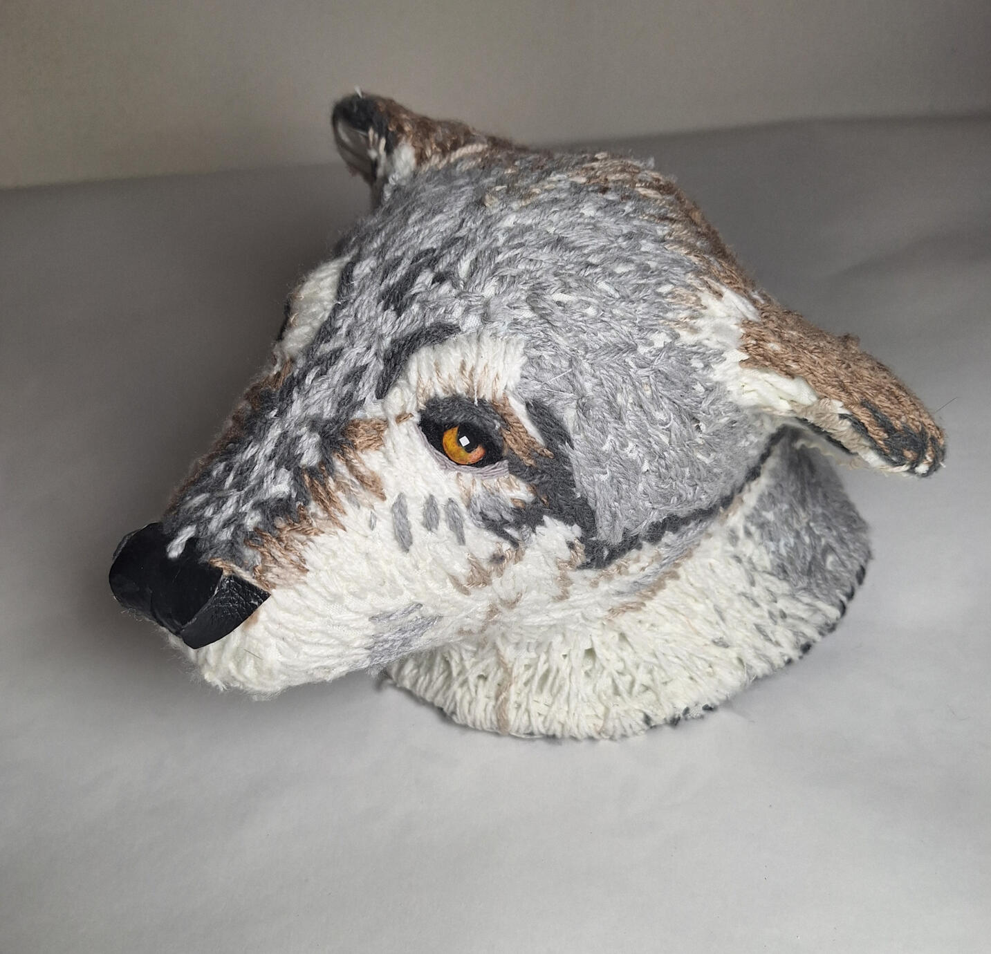 Untitled. 2025, mixed media: geborduurd sculptuur, 62 x 30 x 20 cm