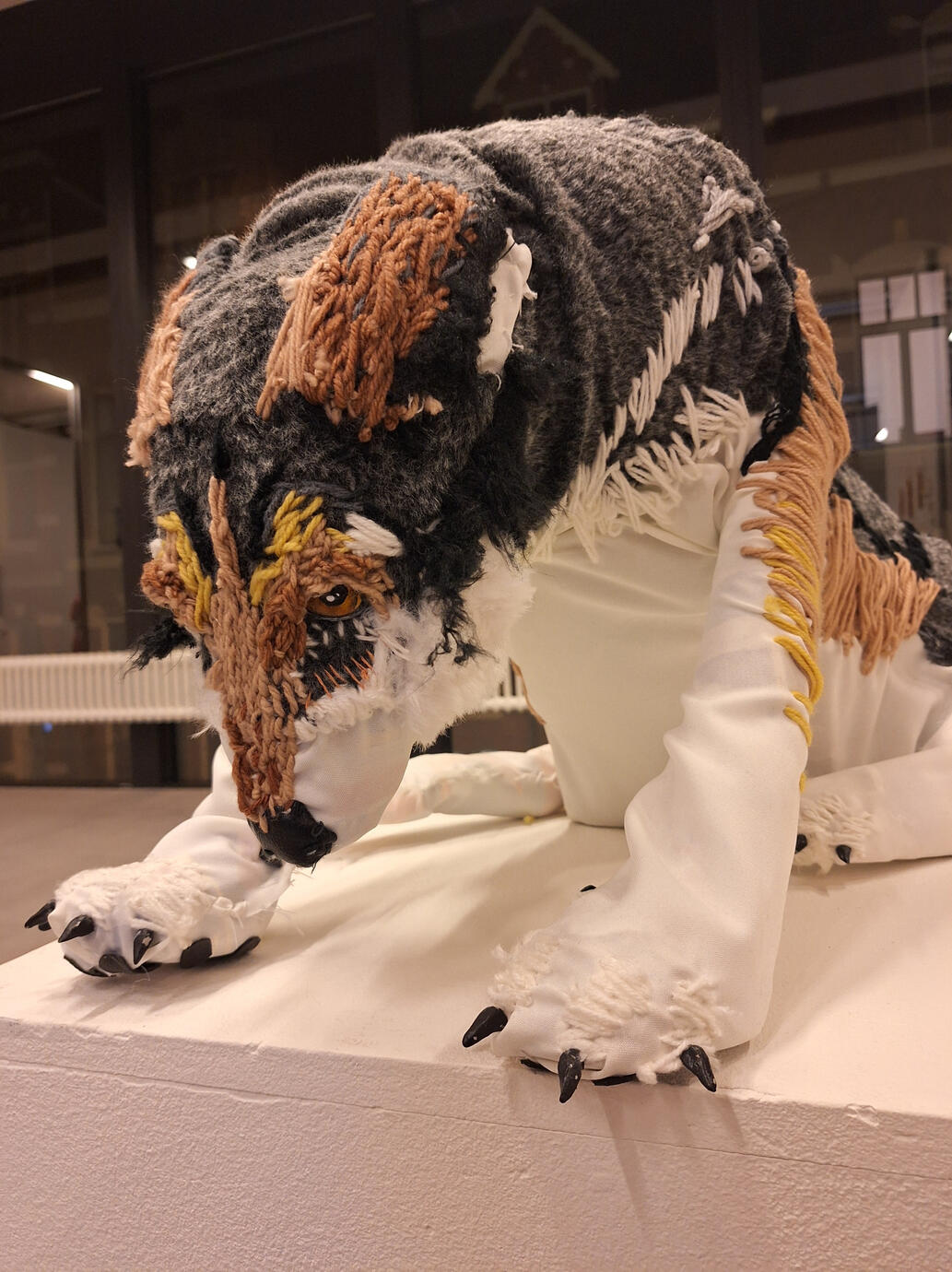 Wie is Boos op de Grote Bange Wolf?, 2025, mixed media: textiel en geborduurd sculptuur, 150x45x40cm