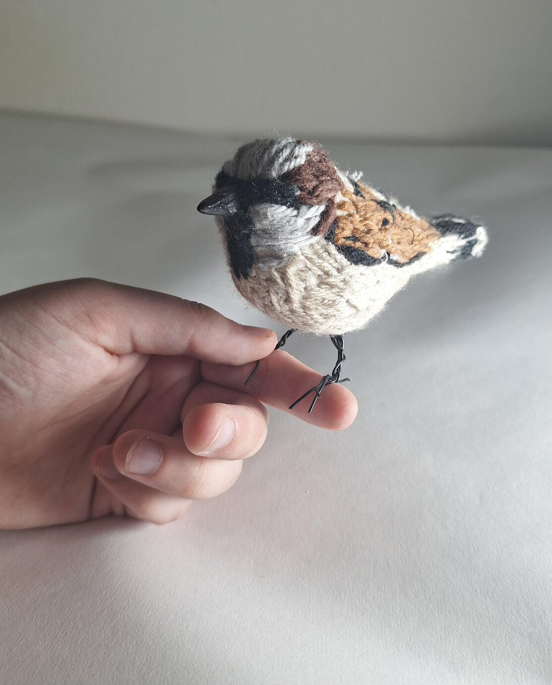 Untitled. 2025, mixed media: geborduurd sculptuur, 10 x 8 cm